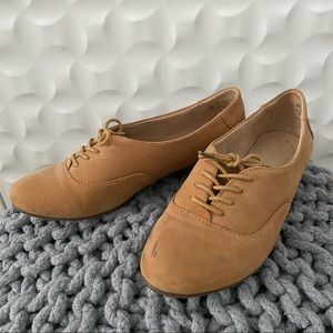 Naturalizer Leal laced shoe